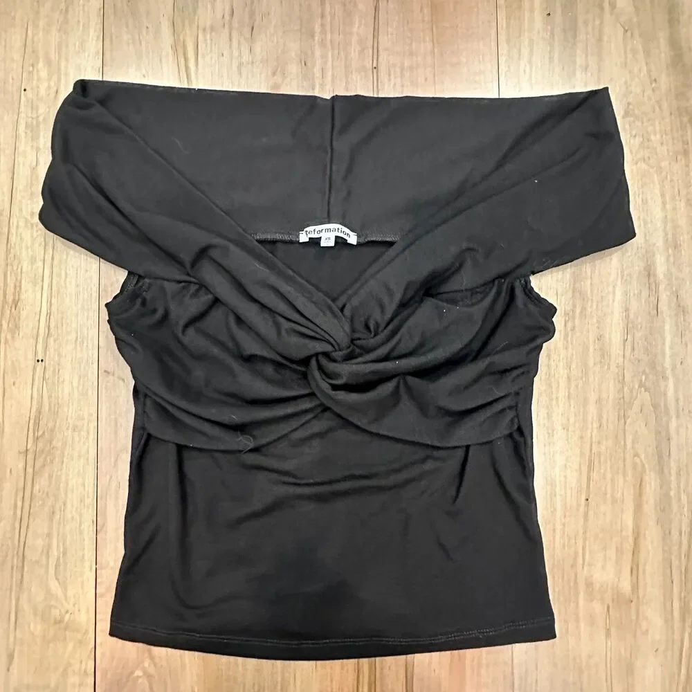 Reformation Ezlynn Black Off Shoulder Twist Front Ruched Knit Top Size XS - Picture 3 of 6